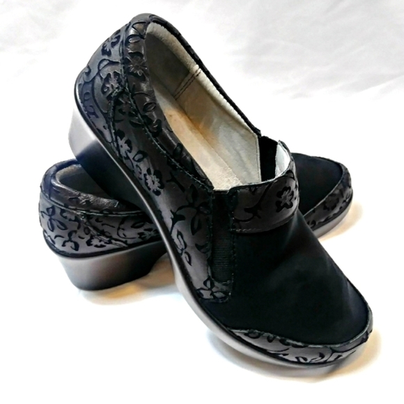 ALEGRIA Black Floral Clog Style Comfort Shoes - Picture 1 of 10